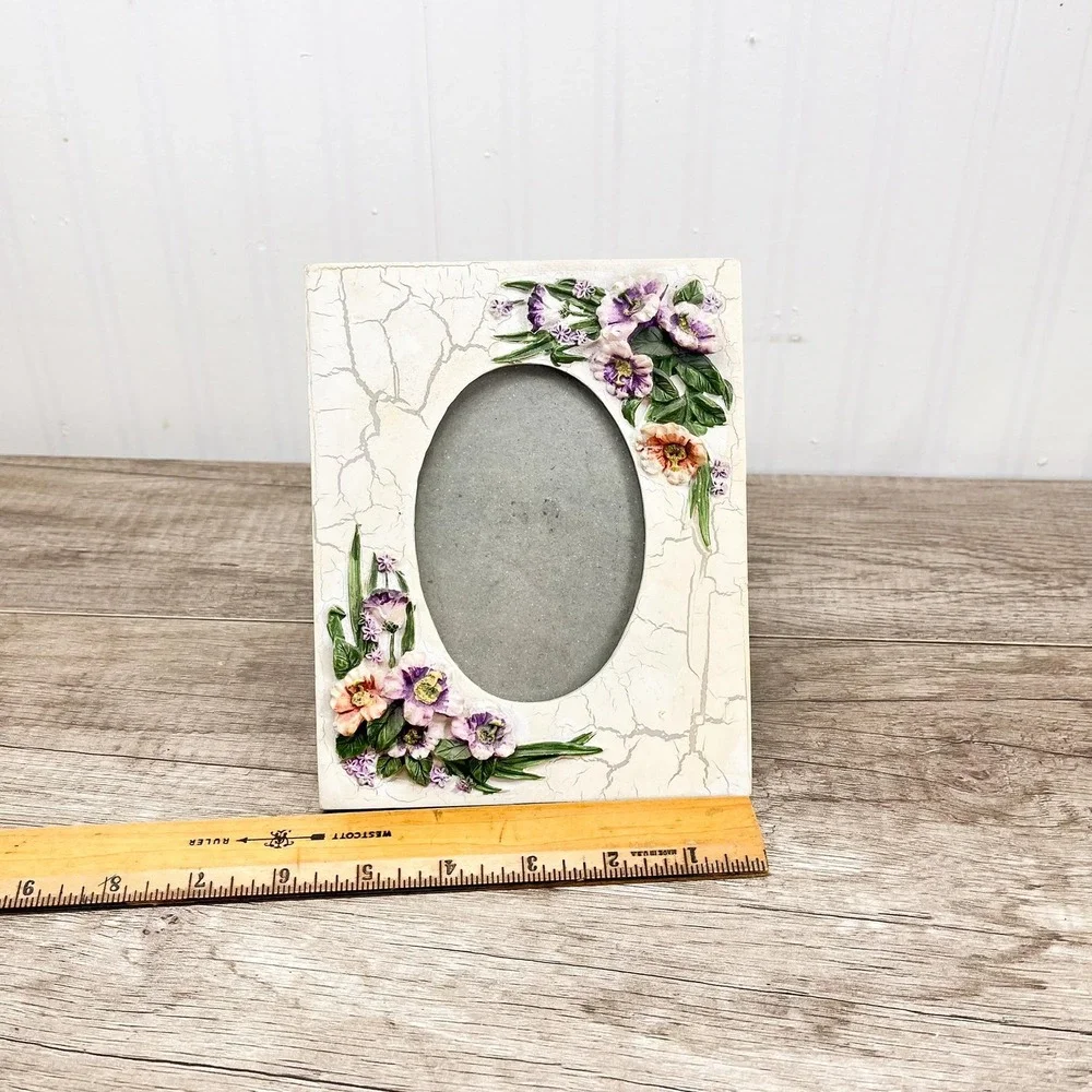 Vintage White Ceramic‎ Floral Picture Frame - 4x6 Photo Display
